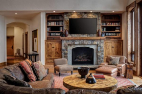 Luxury 3 Bedroom Residence In Lionshead Village - Walk To Ski!